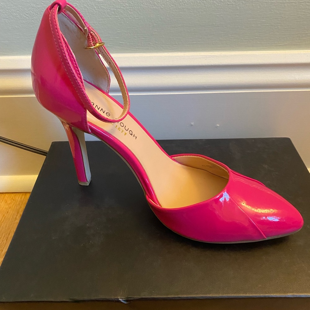 Hot pink patent ankle strap heels 7M